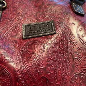 RELIC quality brand tooled faux leather red paisley & brown purse. P/3/A1640